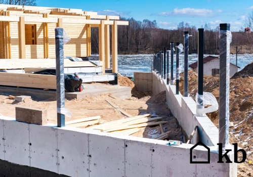 Jak głęboko kopać fundament pod ogrodzenie? Zła głębokość to problemy na lata