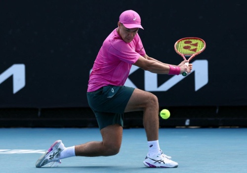 Kamil Majchrzak wygrał seta z Novakiem Djokoviciem, ale potem genialny Serb zdecydowanie poprawił grę