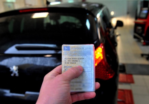 Niemal połowę Polaków oszukano przy kupnie auta. Ekspert ujawnia triki