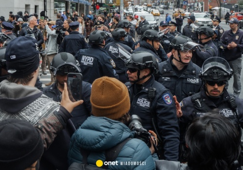 Zamieszki przed rezydencją burmistrza Nowego Jorku. Amatorskie 