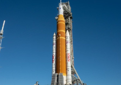 Księżycowy kolos NASA. Czym jest rakieta SLS?