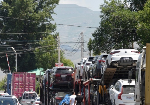 Rosjanie wciąż kupują Toyoty i BMW. Sankcje nie zatrzymały importu
