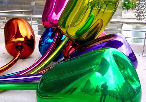 Nie tylko tulipany. Skąd się wziął Dzień Kobiet i dlaczego obchodzimy go 8 marca?