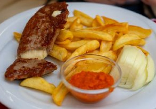 Kotlety mielone robię po serbsku. Po przekrojeniu jest efekt 