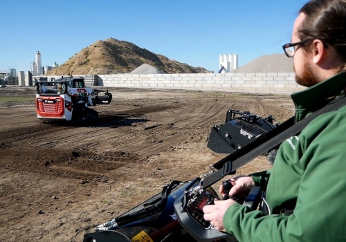 Sterowaliśmy ładowarką Bobcata z pilota. Jak nam poszło?