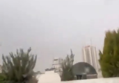 Iran: z nieba pada czarny deszcz. Co się dzieje?