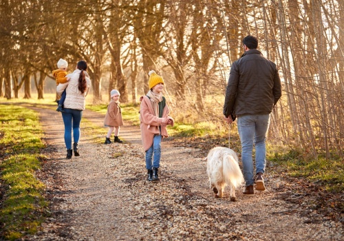 Tysiące osób już korzysta. Karta daje zniżki na rodzinne podróże i dokumenty