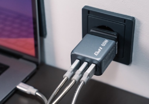 Moc 65W za 66 złotych. Ładowarka Verbatim w promocyjnej cenie