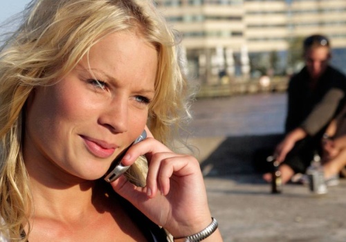 Kim są osoby, które wolą dzwonić zamiast pisać? Mają te 11 rzadkich cech