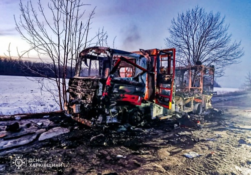 Atak rosyjskich dronów na strażaków. Wóz całkowicie zniszczony