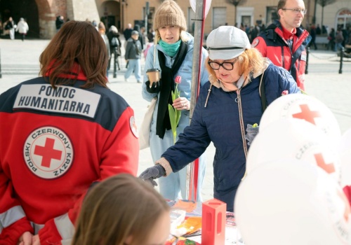 Nie tylko kwiaty. PCK uczył mieszkanki Lublina, jak dbać o zdrowie i bezpieczeństwo