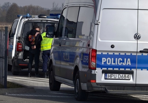 Pijany kierowca wpadł na stacji paliw (ZDJĘCIA)