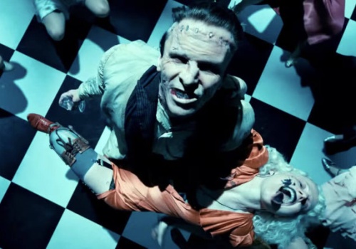 Katastrofalny wynik nowego filmu Warnera. Nikt nie chce oglądać „Panny młodej!”