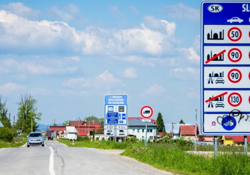Słowacja to Polska z lat 90.? Czarterowe autobusy do fryzjera w Nowym Targu