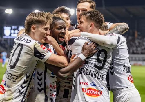 Sandecja Nowy Sącz na zwycięskim szlaku. Hutnik pokonany