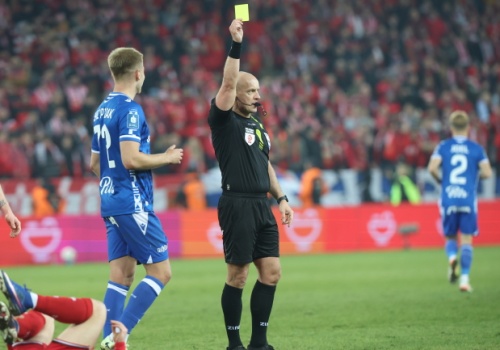 Ekstraklasa piłkarska: Zagłębie Lubin skorzystał z okazji i jest liderem, Lech Poznań wręcz przeciwnie