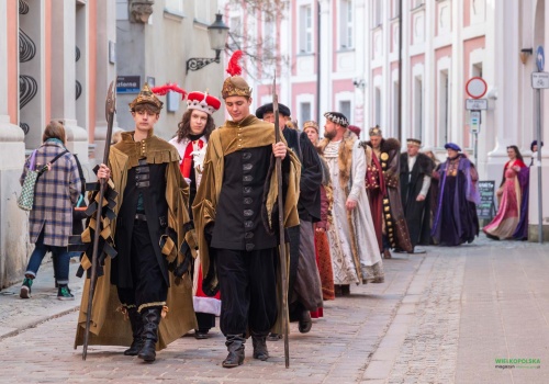 Poznań świętował 33. Kaziuki Wileńskie. Tradycja, jarmark i Orszak Jagielloński na ulicach miasta