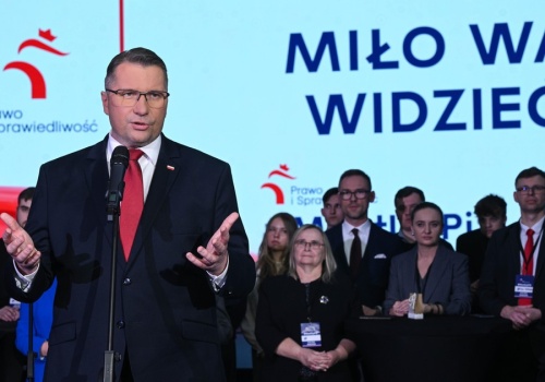 Kulisy spotkania z Czarnkiem na Nowogrodzkiej. Morawiecki 