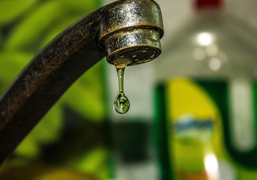 Gmina Małdyty. Podczas mrozów, mieszkańcy Budwit nosili wodę z sąsiedniego budynku