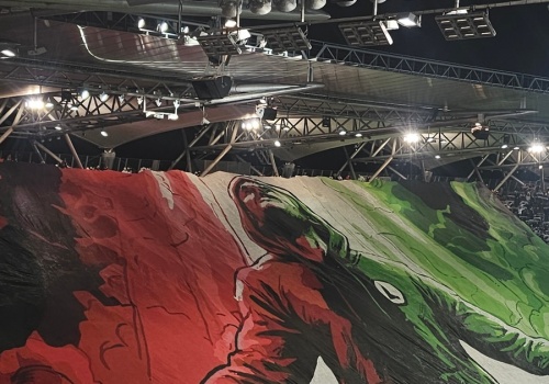 Kibice Legii nawiązali do św. Jana Pawła II. Taki napis pojawił się na trybunie