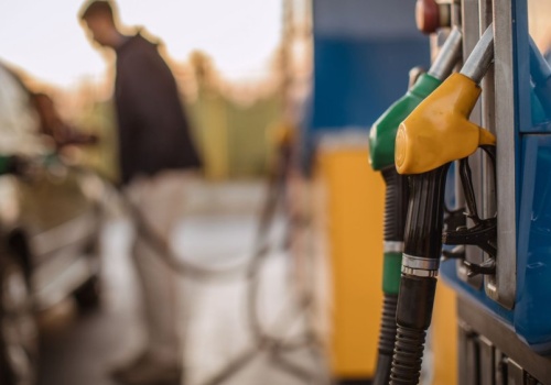 Niemiecki boom na tankowanie w Polsce trwa. Kierowców przegonił do nas atak na Iran