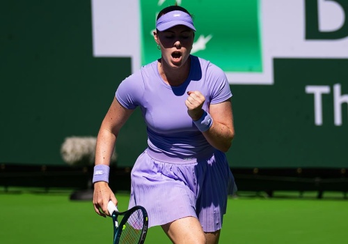 Kwalifikantka znów zaskoczyła. Trzysetowe boje gwiazd