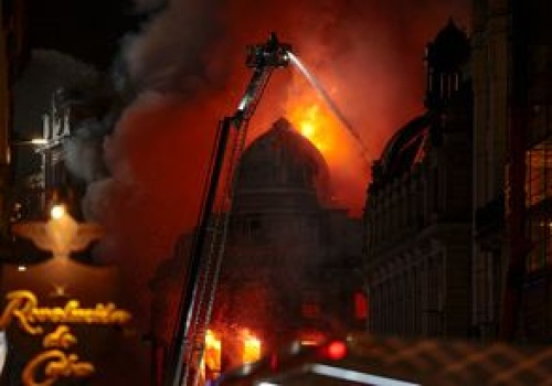 Potężny pożar w centrum Glasgow. Zawalił się budynek przy dworcu
