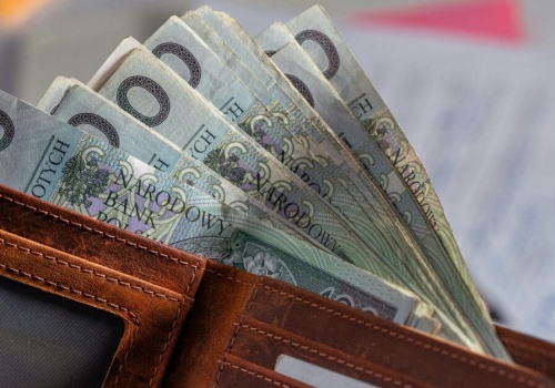 GUS policzył nasze pensje. Nowy Sącz prowadzi, ale największa niespodzianka jest w Bobowej