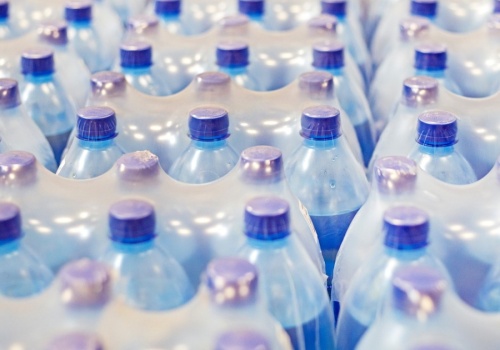 Kultowy producent wody mineralnej ogłasza upadłość. Marka istniała 160 lat! Teraz stoi nad przepaścią