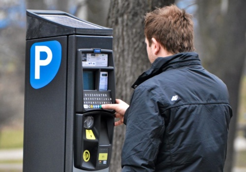 Parkometr ma ukrytą funkcję. Kierowcy w Niemczech korzystają z niej codziennie