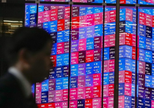 Mocne spadki na giełdach w Azji. Ropa coraz bliżej progu 120 USD/b