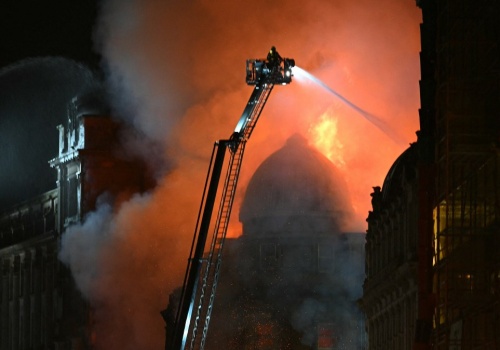 Gigantyczny pożar w Glasgow. Runął budynek przy dworcu
