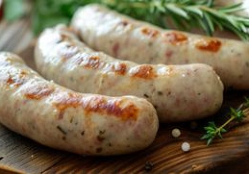 Najlepszy sposób na parzenie białej kiełbasy. Nie pęka i zachowuje maksimum soczystości