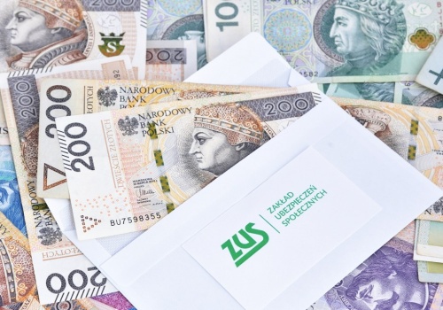4200 zł po 56. roku życia. ZUS wypłaca specjalne świadczenie na wniosek
