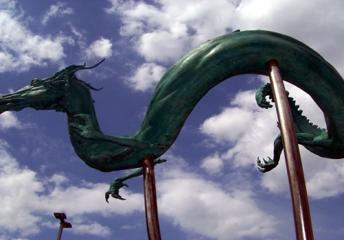 Uwaga na przesyłki z Chin! Włoch znalazł w taniej szachownicy… żywego skorpiona