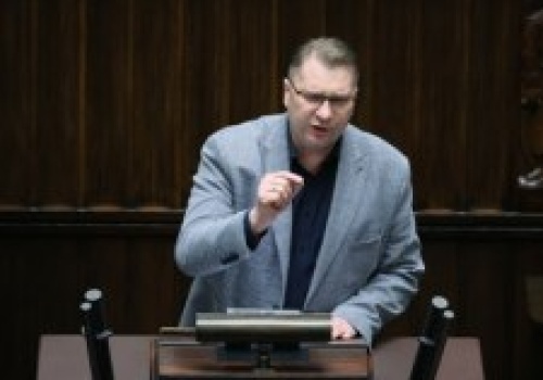 Czarnek składa projekt ustawy. Chodzi o VAT na paliwo