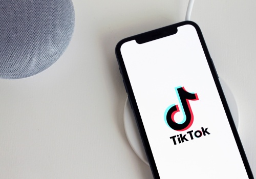 TikTok idzie pod prąd. Dlaczego chiński gigant odmawia pełnego szyfrowania prywatnych wiadomości?