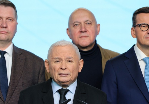 Czarnek zatopi PiS? Ekspert od sondaży: dolewają wody do złego basenu