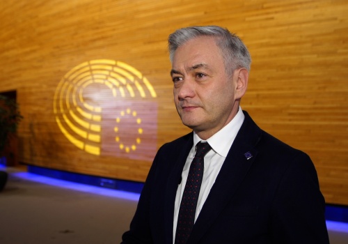 Europosłowie chcą bardziej asertywnej postawy UE w relacjach handlowych z USA. Konieczne zwiększanie autonomii Europy