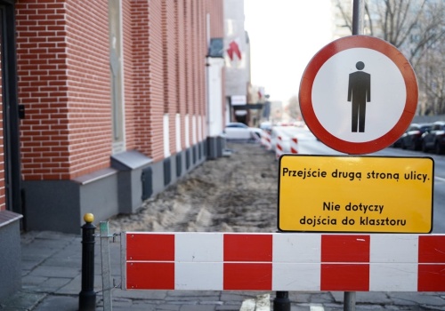 Nowy chodnik na Żytniej. Ruszył remont ważnego traktu na Woli