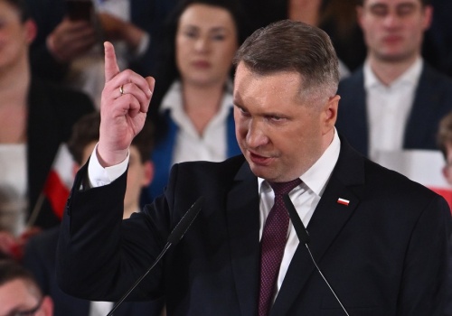 Kaczyński wybrał cel i przerzuca siły. Czarnek to ważny element tej układanki