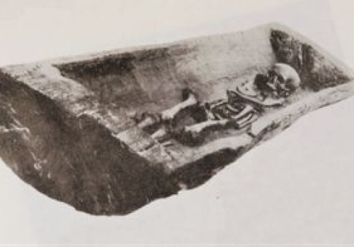 W XIX w. trumna spadła z klifu. Teraz odkryli zagadkę 