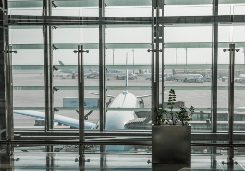 Ceny ropy uderzają w linie lotnicze. Akcje spadają