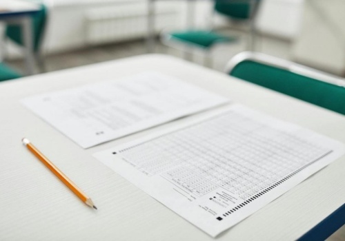 Internet pęka ze śmiechu po próbnej maturze z matematyki. MEN odpowiada na 