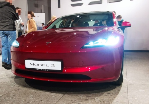 Dlaczego Tesle często oblewają badanie okresowe TÜV? Przez światła. Ludzie z TÜV ich nie ustawiają, chociaż powinni to robić