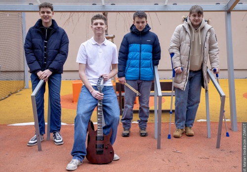 Dopiero zaczęli, a już planują pierwsze koncerty. Zespół The Waves w najnowszym numerze Zwrotu