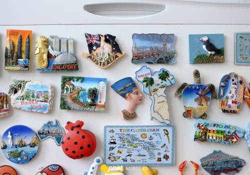 Czy magnesy na lodówce wpływają na zużycie energii? Eksperci wyjaśniają