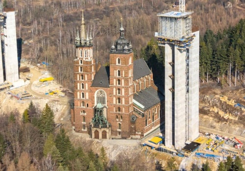 Największa estakada w Polsce powstaje na Podkarpaciu. Zmieści się pod nią wieża Mariacka