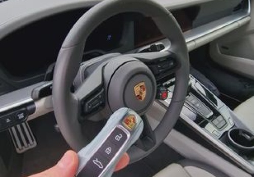 Jak otworzyć bagażnik w Porsche 911?