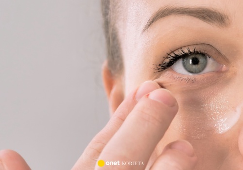 Ten krem pod oczy przedłuża młodość skóry! Skutecznie zmniejsza 
